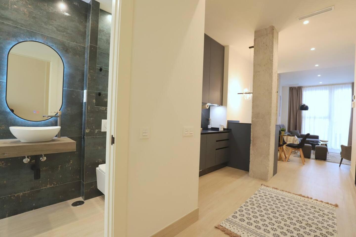Apartamentos Orilla Del Bernabeu Madrid Exterior photo
