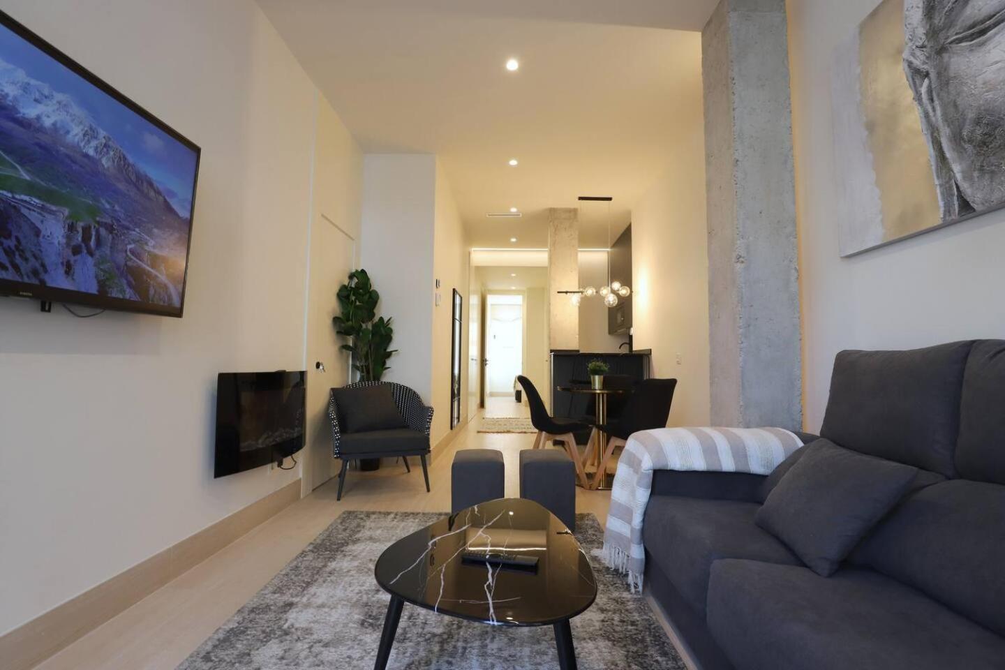 Apartamentos Orilla Del Bernabeu Madrid Exterior photo