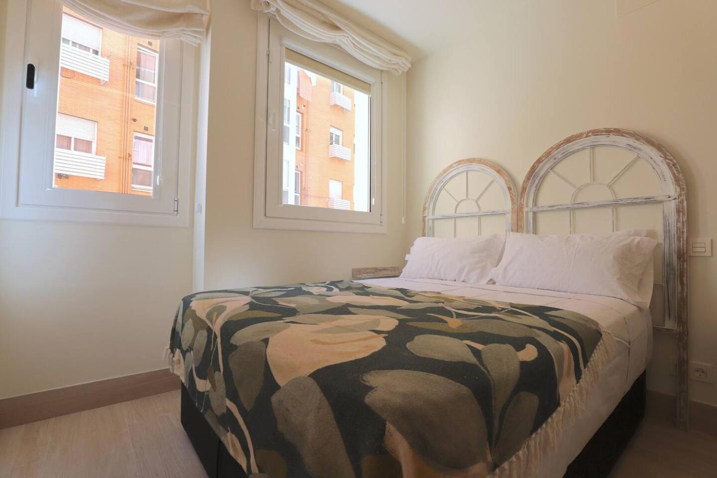 Apartamentos Orilla Del Bernabeu Madrid Exterior photo