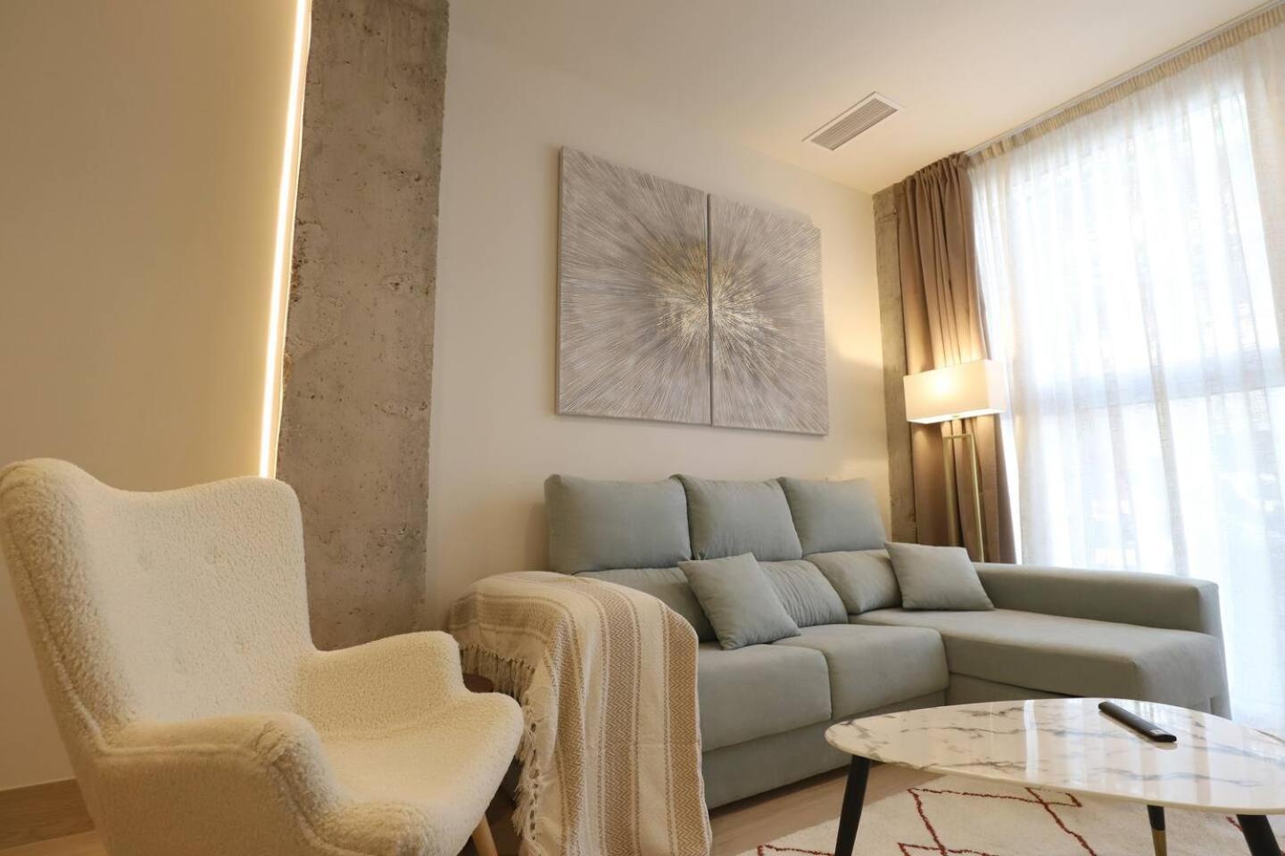 Apartamentos Orilla Del Bernabeu Madrid Exterior photo