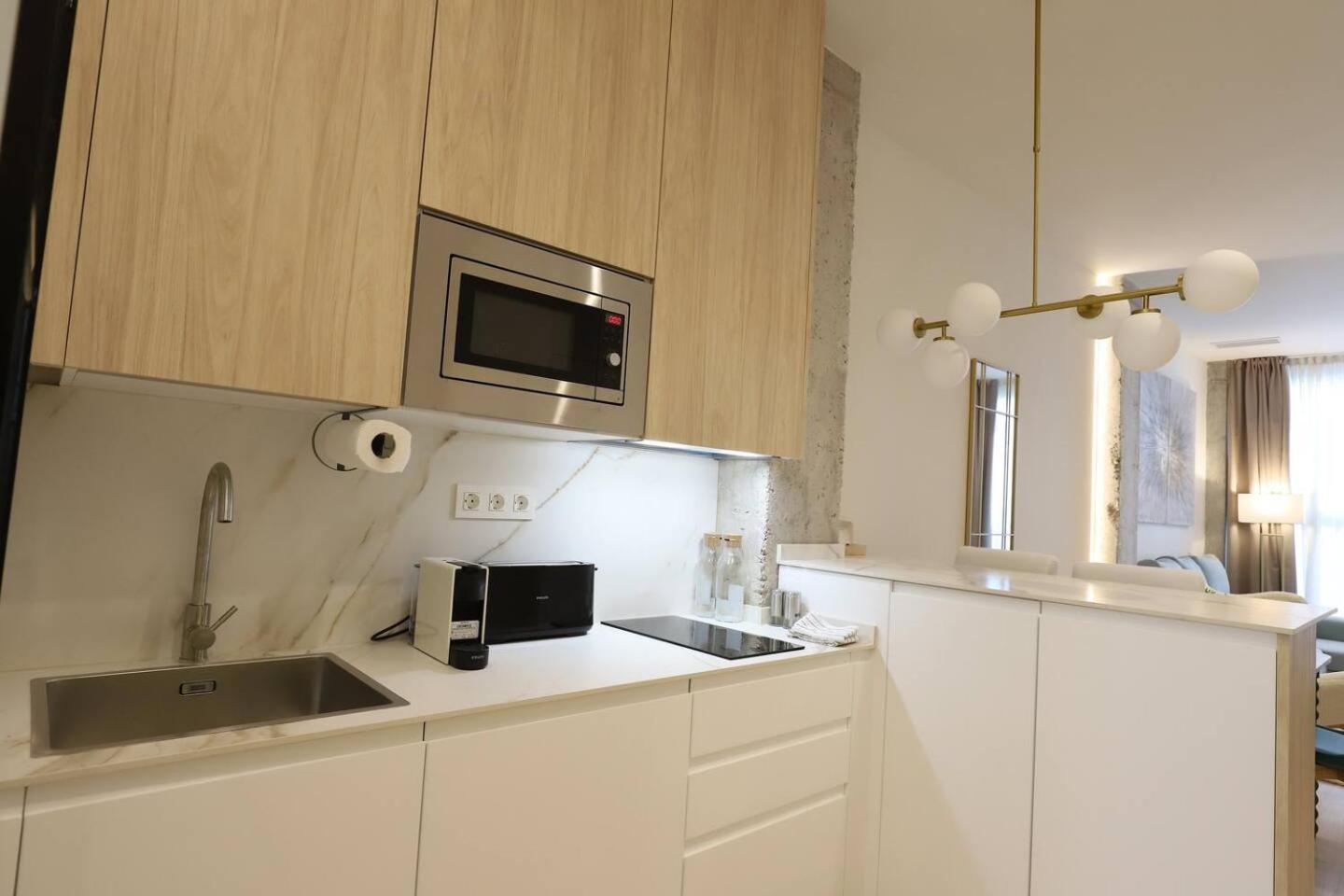 Apartamentos Orilla Del Bernabeu Madrid Exterior photo