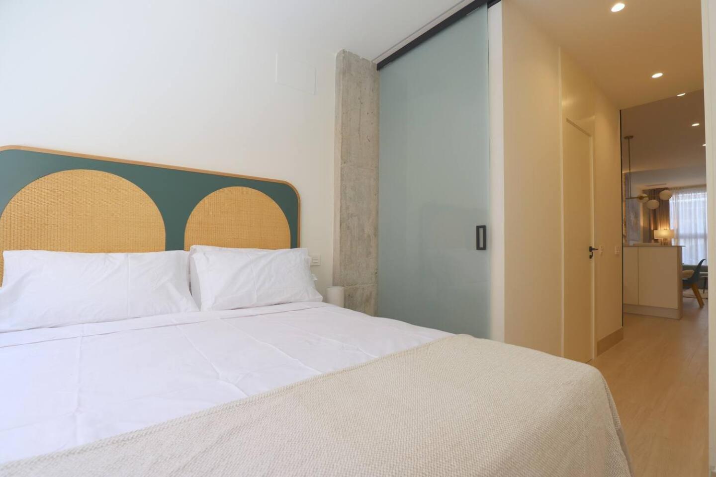 Apartamentos Orilla Del Bernabeu Madrid Exterior photo