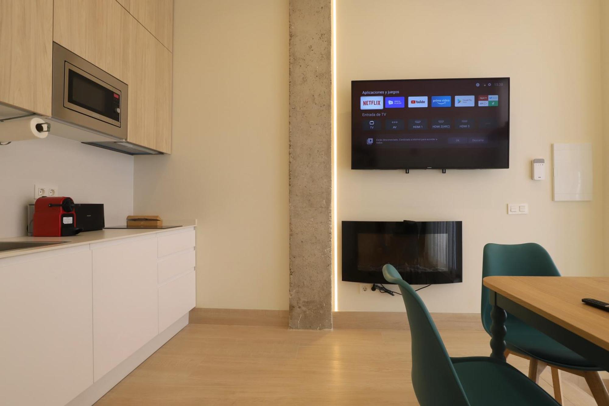 Apartamentos Orilla Del Bernabeu Madrid Exterior photo
